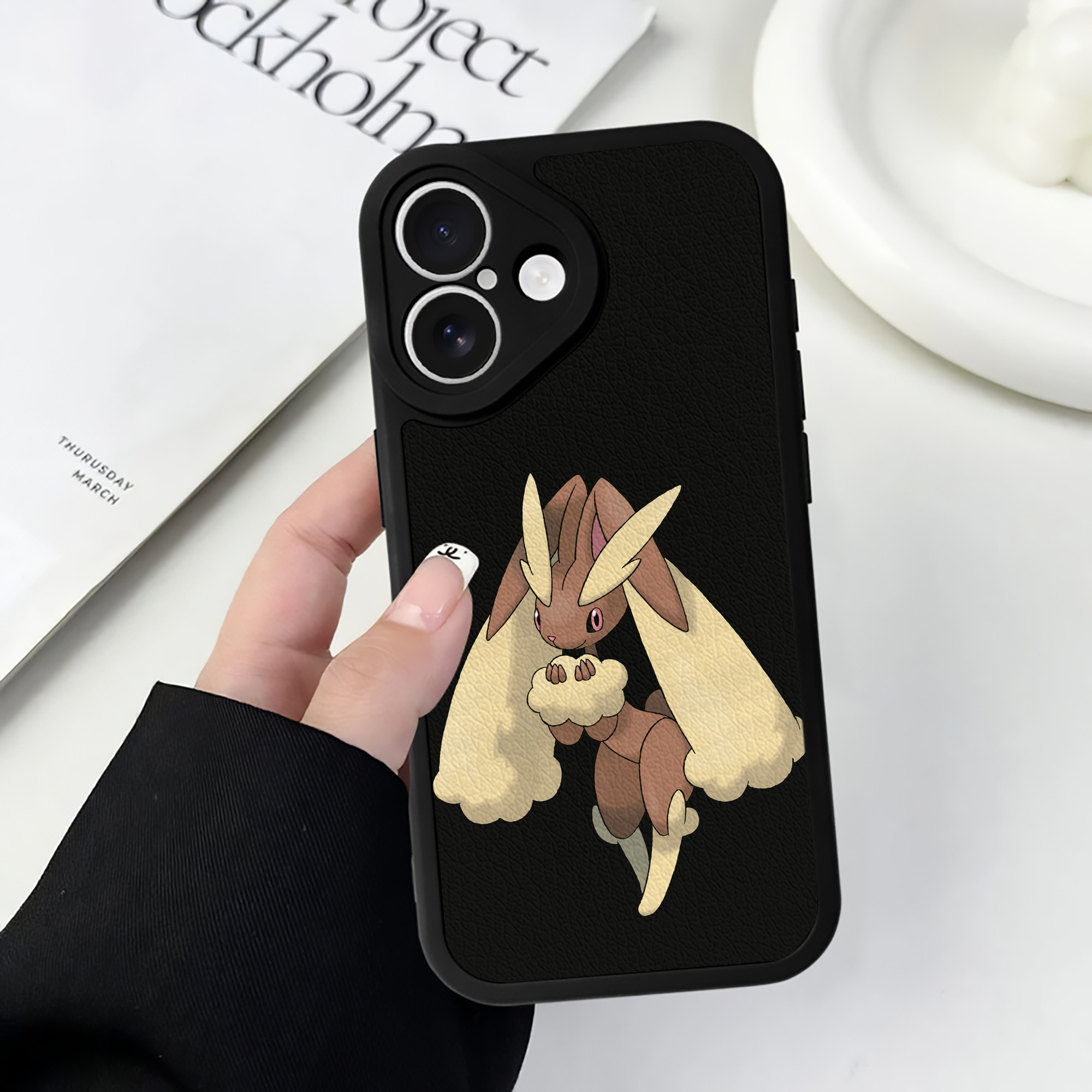 （画像用） ポケットモンスター Pokémon 【iPhone 16シリーズ対応】シリコンスマホケース（レザー調） 材質：シリコン